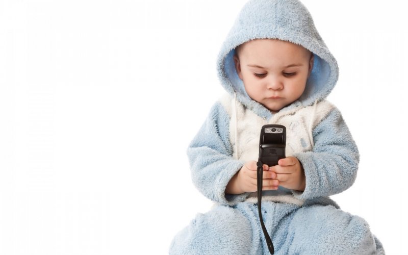ห้ามใช้สมาร์ทโฟนเป็นพี่เลี้ยงเด็ก